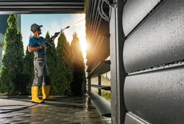 Best Animal Enclosure Cleaning  in Louisburg, KS